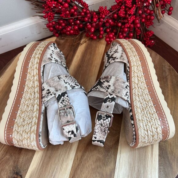 **SOLD****Vince Camuto Platform Wedge Sandals - Marsa 7M Namibia Snake - Picture 6 of 12